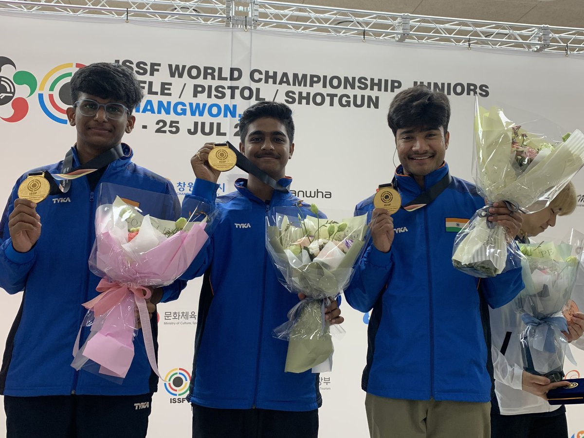 OfficialNRAI's tweet photo. Fourth GOLD!!! The trio of (from left to right) #ParthMane, @iamabhinavshaw &amp; #DhanushSrikanth win the men’s 10m air rifle team gold 🥇 at the Changwon @issf_official World Championship Juniors. Congratulations! 👏🎉🔥🇮🇳

#IndianShooting #ISSFWorldChampionshipJuniors #TeamIndia https://t.co/jY6912BlaU