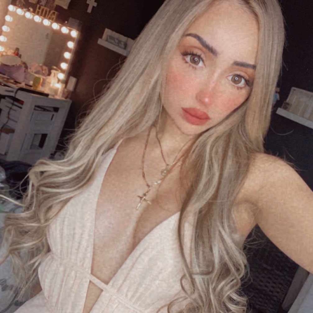 Kim092193's tweet photo. I went blonde. #balayage #ktip #ktipextension #ktipextensions https://t.co/idhWwW1N8W
