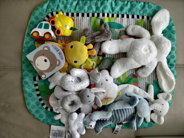 OFFER: Lovely bundle of new baby toys (Cranfield MK43) ilovefreegle.org/message/100927…