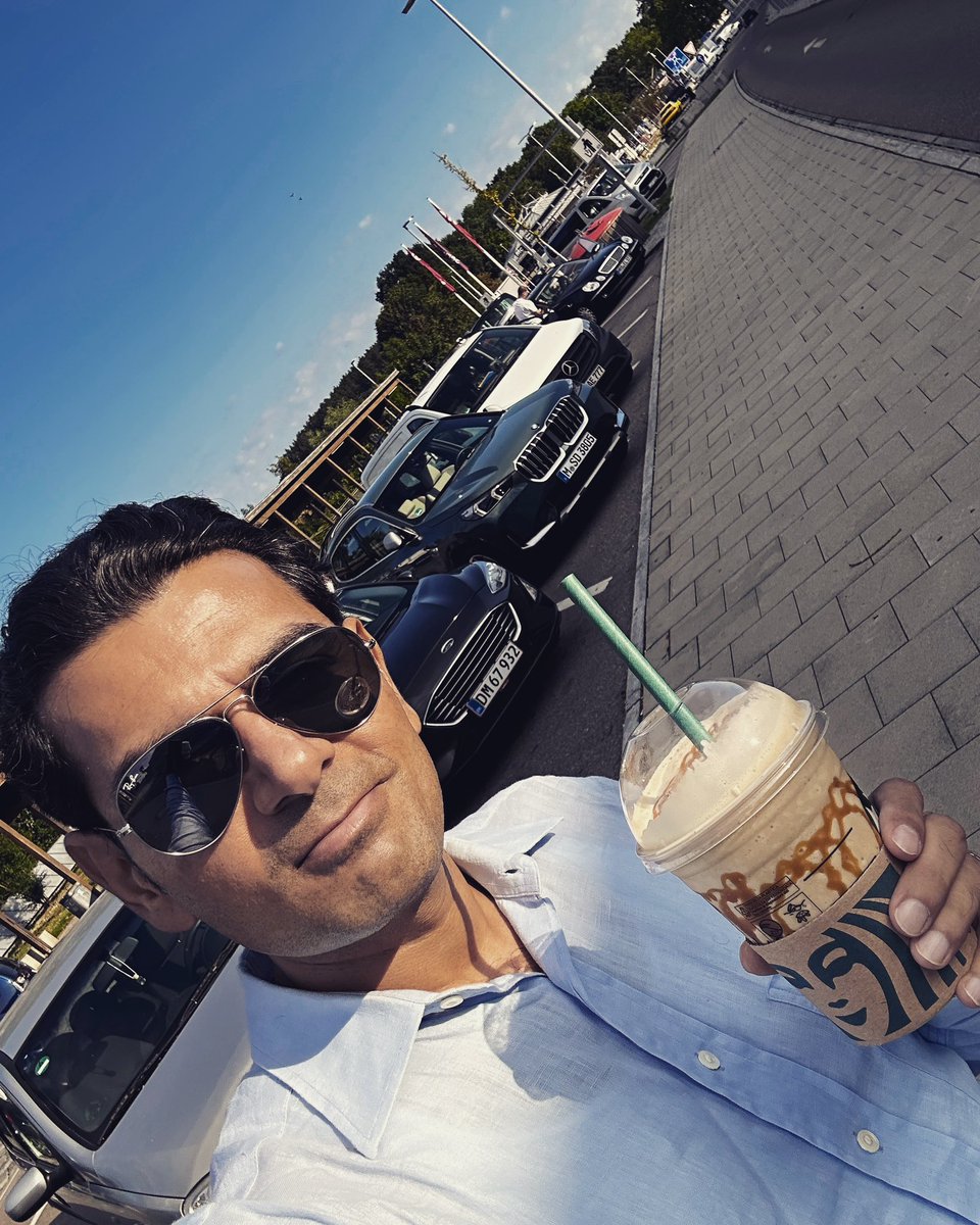 sidpatankar's tweet photo. #roadtrip season continues!
SVP
#starbucks #caramelfrappuccino #whichcar https://t.co/melxYmoecw