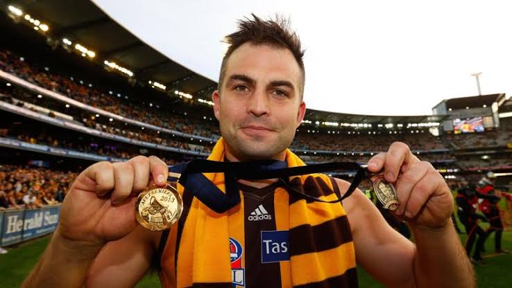 Reminder tomorrow night at 8:30pm I'll be chatting with 3 x Premiership star <a href="/BrianLake17/">Brian Lake</a> 

You can catch it live here on twitter or on twitch! 

While researching for this its been a great reminder of how good Brian and the Hawks were. 

Unbelievable team.
#twitch #afl #Hawks