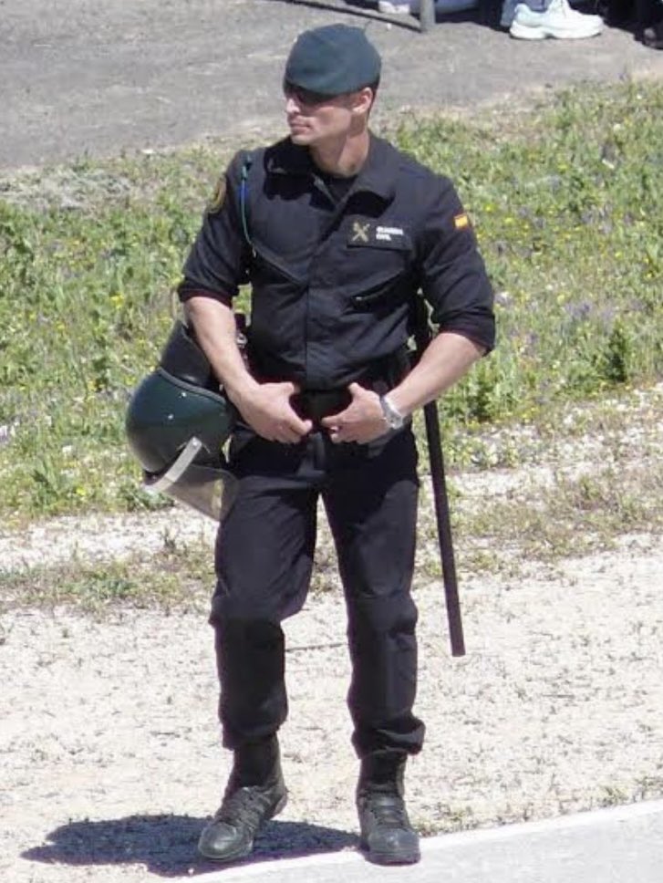 viquirepublica's tweet photo. Imagen 1 
El destino susurró al guerrero:
"Tú no puedes soportar la tormenta"
Y el guerrero devolvió el susurro:
"Yo soy la tormenta"

Imagen 2
Guardia civil acusa a Abuela con andador de provocarle crisis de ansiedad

La Tormenta ¿decíais? https://t.co/NVBUFYqTcZ