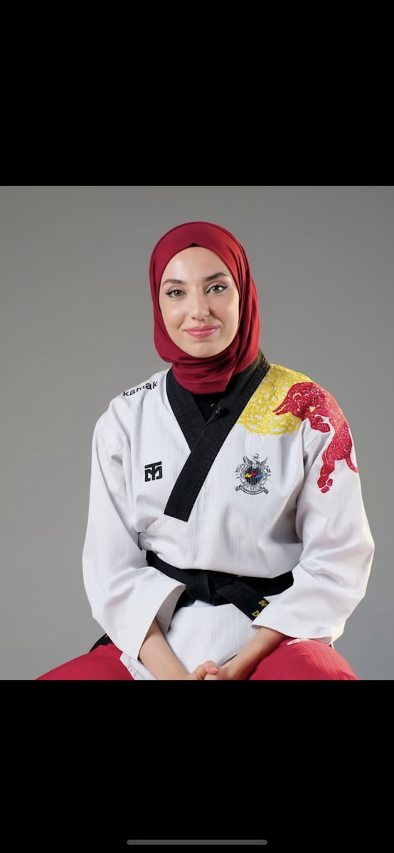 Kübra Dağlı,
Kadın …
Dünya Tekvando Şampiyonu 
Eğer maksat Kadın’ın başarısı ise buyurun …
İlerici çağdaş kesim hadi tebrik edin …