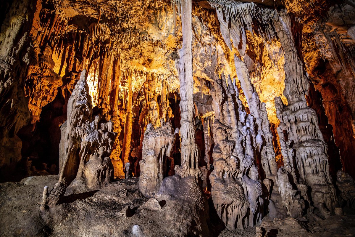 The Domica Cave offers a sought-after and attractive underground tour to tourists in the southwestern part of the Slovenský Kras on the Silická Plain.

Thanks to its significance and unique decoration, it has been included in the UNESCO World Heritage List. 💙

#slovakia #unesco