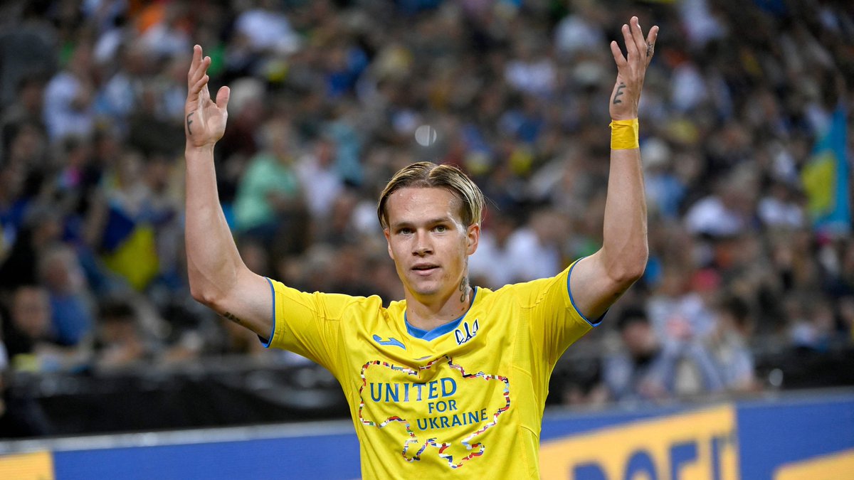 Mykhaylo Mudryk I @uafukraine 🇺🇦 Club: Chelsea D.O.B: 05/01/01 Position: Winger Height: 1.75m Foot: Right Transfer Value: €50m Stats: 11 caps for Ukraine 12 goals and 19 assists in 82 career appearances Ukrainian league and cup winner #Mudryk #Ukriane #ChelseaFC #Chelsea