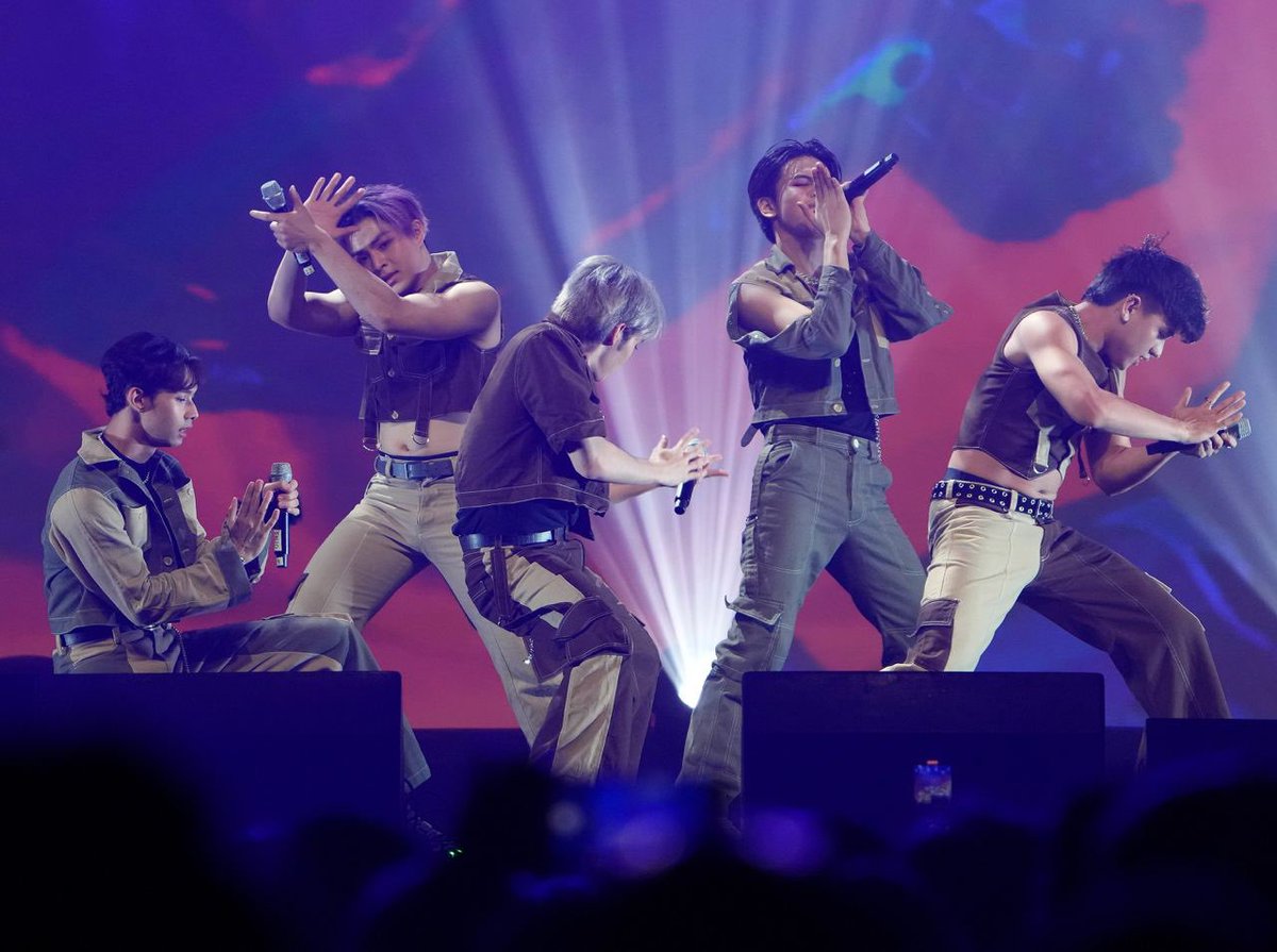 vxonofficial's tweet photo. We are so happy and honored to be part of the CS ALL STAR tour in 🇺🇸 we performed with the amazing artists and witnessed our kababayan here in the states!  We promise to bring more power to you all soon! 

#CSALLStar 
#Berce 
@cornerstone_ofc https://t.co/USSEUlW22U