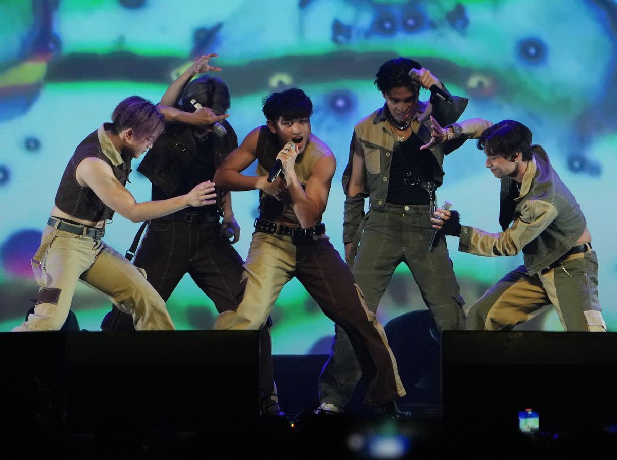 vxonofficial's tweet photo. We are so happy and honored to be part of the CS ALL STAR tour in 🇺🇸 we performed with the amazing artists and witnessed our kababayan here in the states!  We promise to bring more power to you all soon! 

#CSALLStar 
#Berce 
@cornerstone_ofc https://t.co/USSEUlW22U