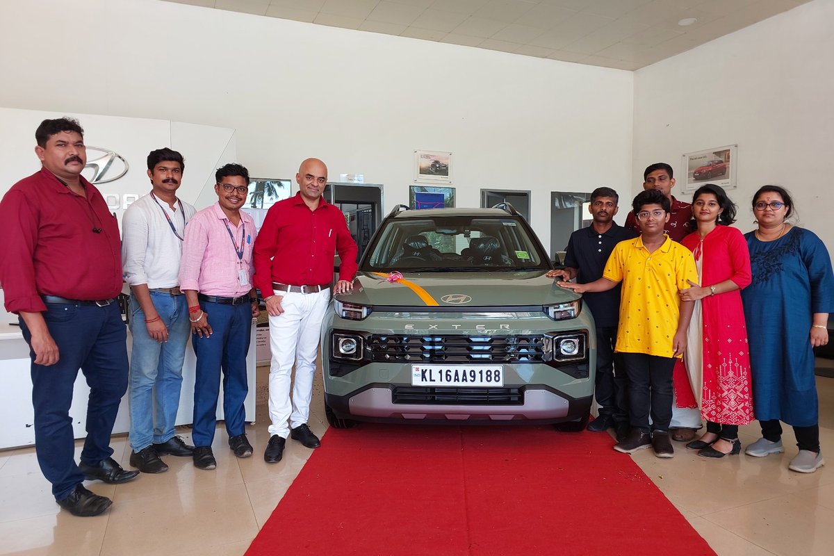 Witness the historic moment of Kerala's first Hyundai EXTER delivery at the Popular Hyundai Varkala showroom!

#PopularHyundai #HyundaiCars #HyundaiIndia #Hyundai #HyundaiEXTER #ExterSUV #SUV #Exter #HyundaiEXTERLaunch #UnleashTheEXTER #DrivingExcellence
