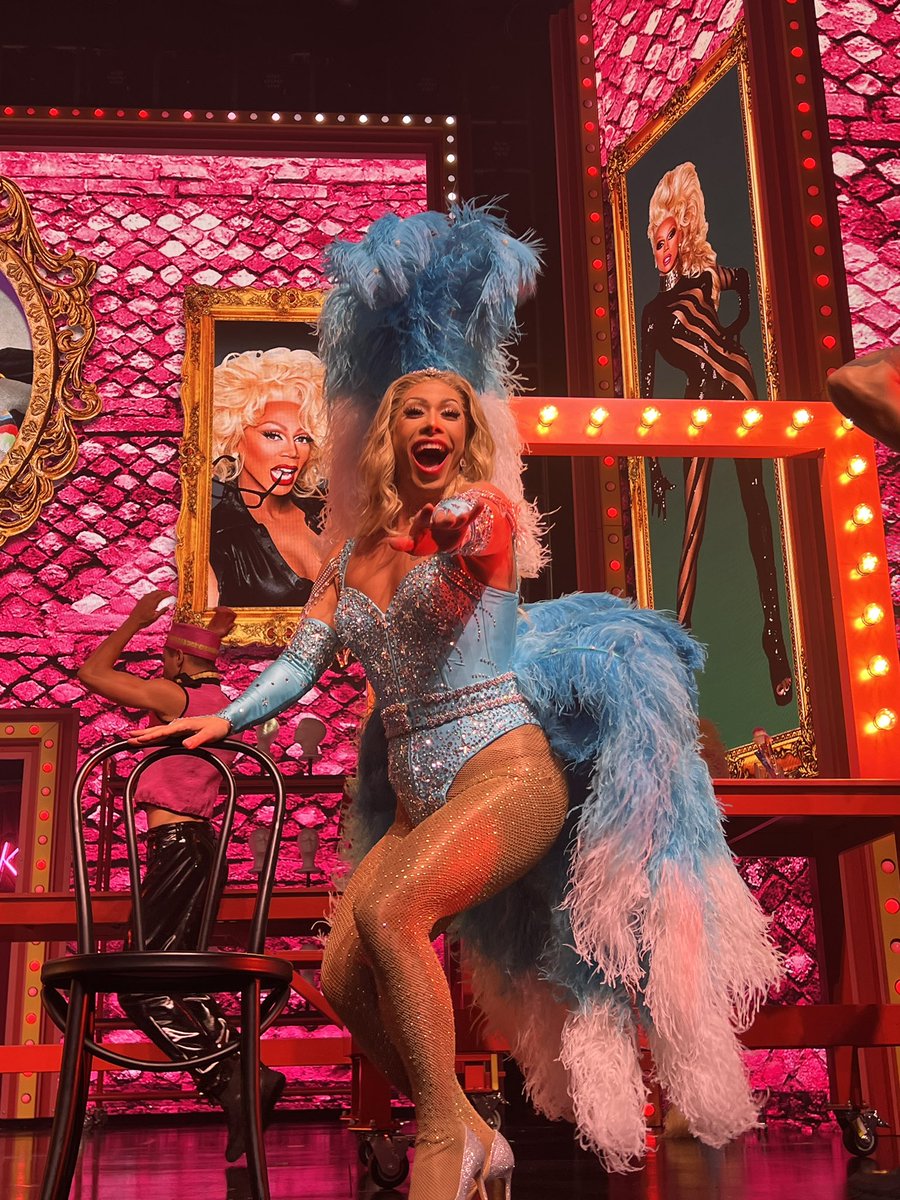 Mikeyb1313's tweet photo. @PanginaHeals it was so great to meet you tonight!   Thank you for the hug!   I was glad I was able to come and support you!   One of the great pics I took of you! https://t.co/2kpjMkWT1a