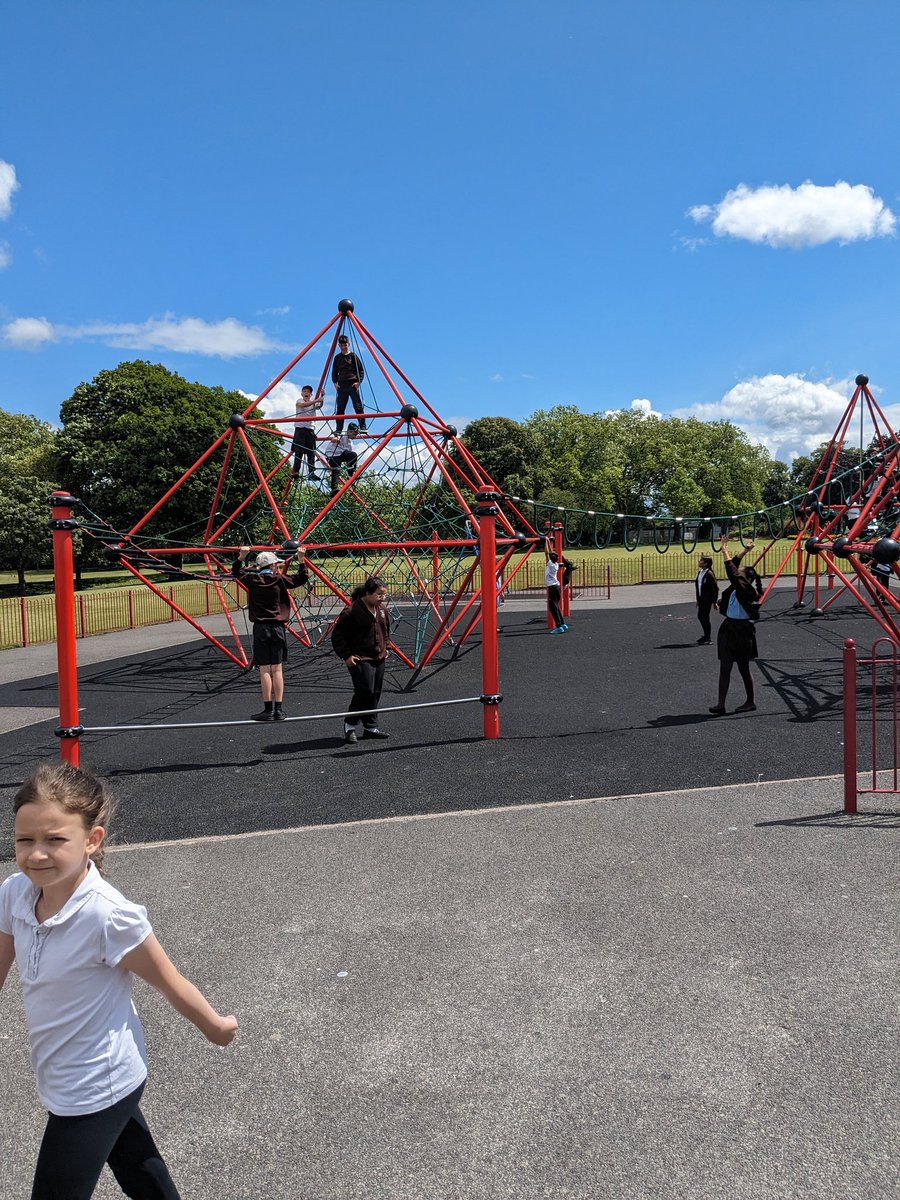StClaresVoice's tweet photo. Year5 #funatthepark https://t.co/bBCdacnZw8