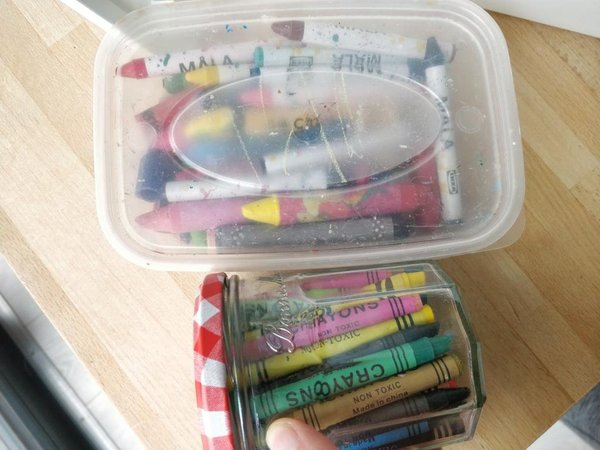 OFFER: Lots of crayons (Cranfield MK43) ilovefreegle.org/message/100927…
