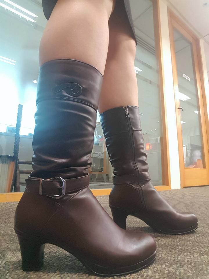 palmerdebra's tweet photo. Happy Cheeeewwsday! #boots #boot #bootseason #iloveboots #bootlovers #bootlove #thesebootsaremadeforwalking #bootqueen #selfie #selfiequeen #fashionista https://t.co/L3mgF7SaUm