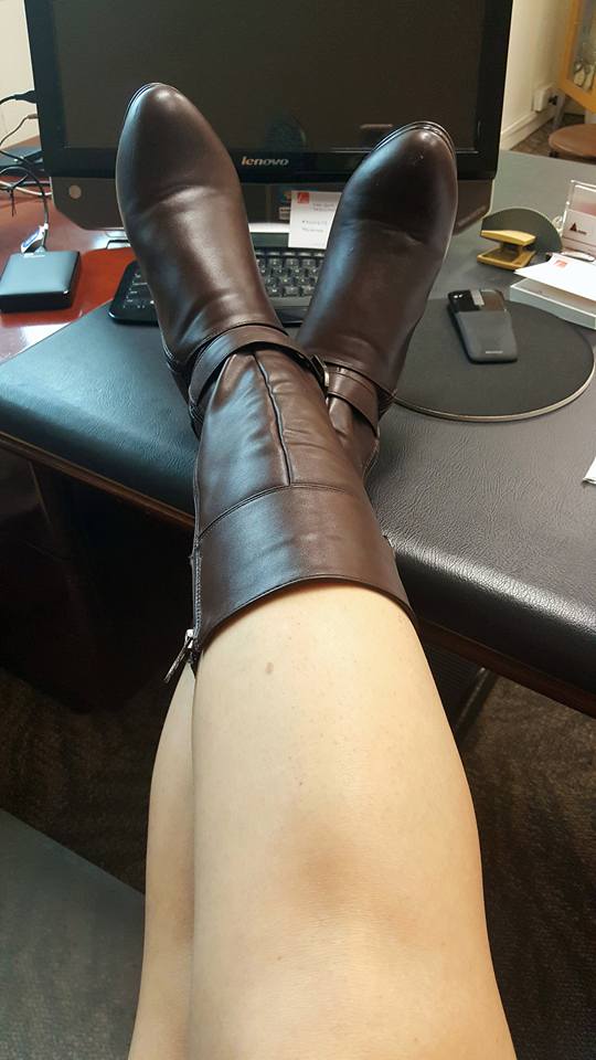 palmerdebra's tweet photo. Happy Cheeeewwsday! #boots #boot #bootseason #iloveboots #bootlovers #bootlove #thesebootsaremadeforwalking #bootqueen #selfie #selfiequeen #fashionista https://t.co/L3mgF7SaUm