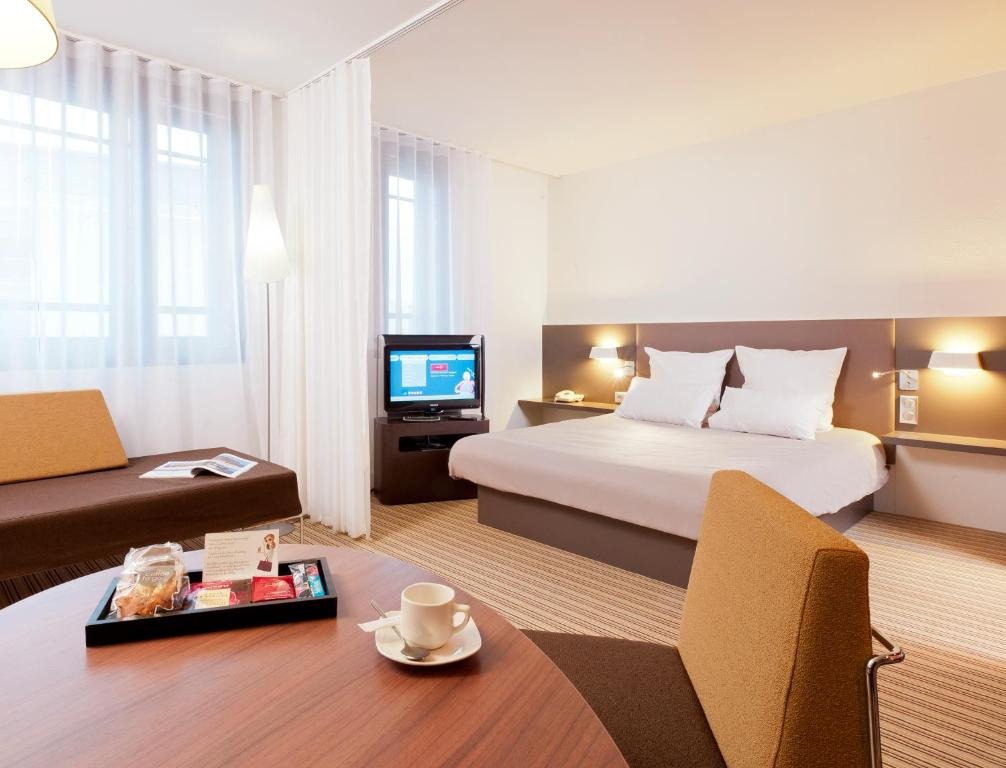 Uganda_Expozed's tweet photo. Did you know that you can turn your home into a  business with AirBnB ?

Airbnb is an online marketing place for long and short homestay. it is gaining popularity in Uganda making it a good rival with the hotel industry.

For more inquiries email rodgers@hanzetours.com
0754403550 https://t.co/9CZn6HvBbg