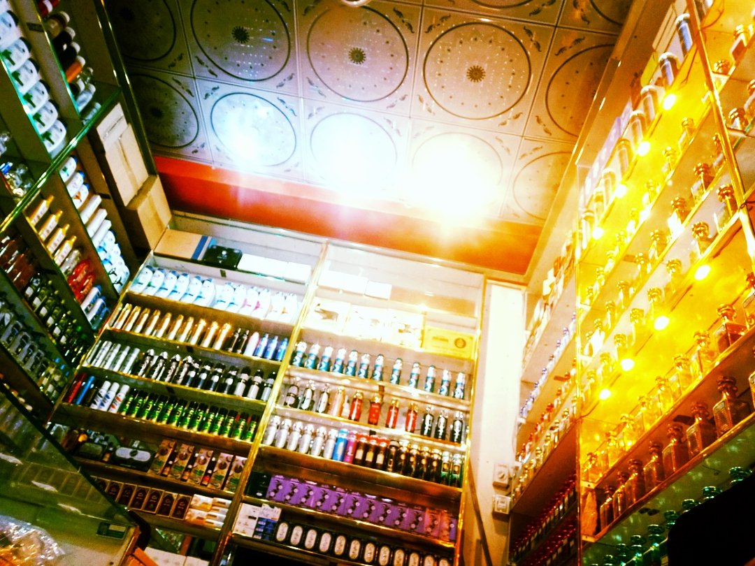 دحج دمراسمو لپاره بهترین عطرونه په مناسب قیمت ترلاسه کولائ سئ
ادرس الحرم عطر محل عیدګاه دروازه نوی سړک کندهار❤