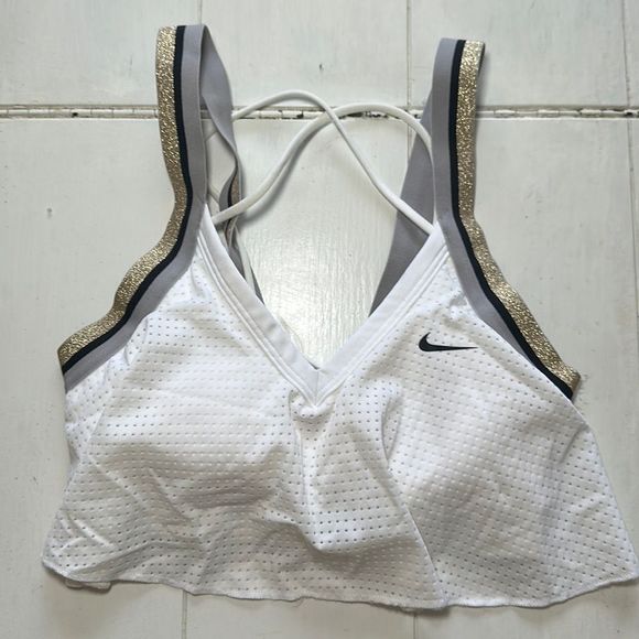 boogee37's tweet photo. So good I had to share! Check out all the items I'm loving on @Poshmarkapp #poshmark #fashion #style #shopmycloset #nike #marmot: https://t.co/s1ZN3X537v https://t.co/wKVPKlXXbV