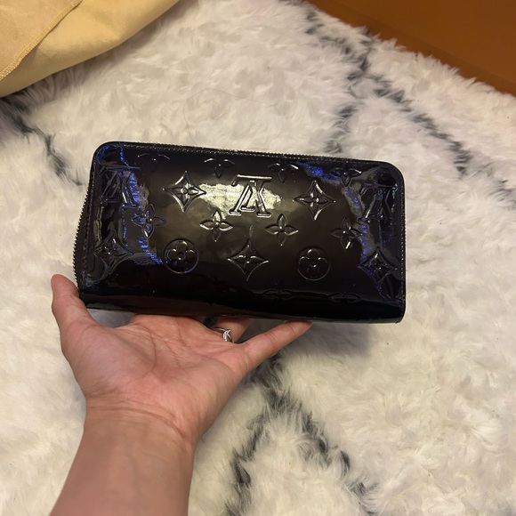So good I had to share! Check out all the items I'm loving on <a href="/Poshmarkapp/">Poshmark</a> #poshmark #fashion #style #shopmycloset #unbranded #kennethcolenewyork #louisvuitton: posh.mk/HwEguGYPwBb