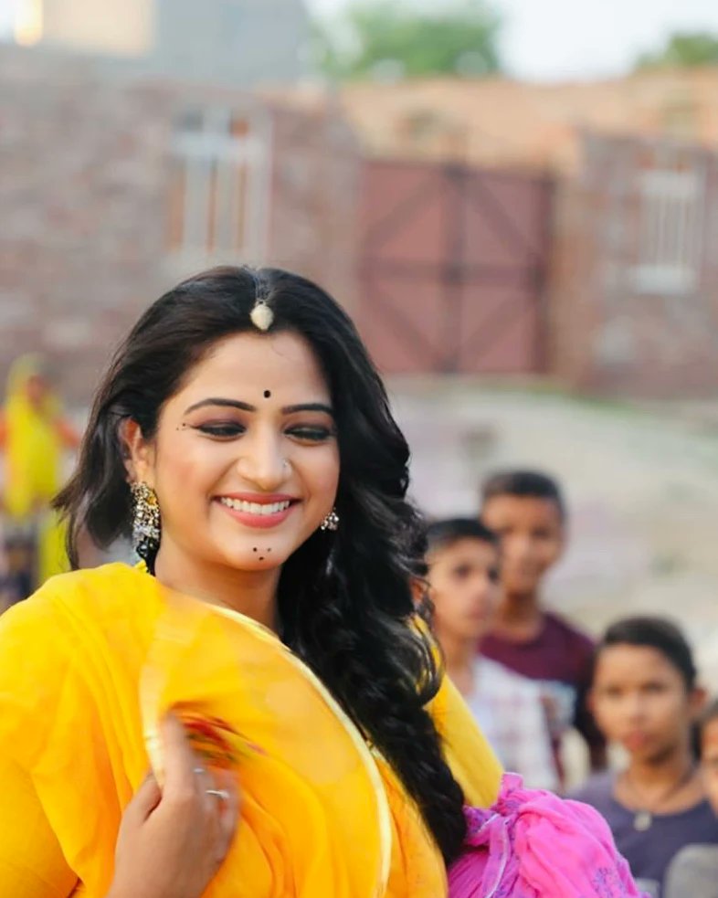 AnujaSahai's tweet photo. ☀️❤️
.
.
.
#albeli #anujasahai #anujasahaiactor #shooting #onlocation #bts #behindthescene #movie #rajasthan #rajasthani_style https://t.co/3Dlypg7DLR