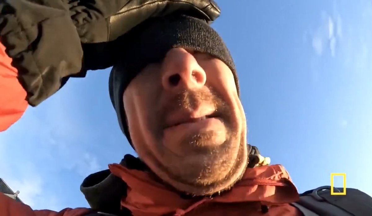 thelostsmiles ꫂ Phil Burbank's scarf tweet media