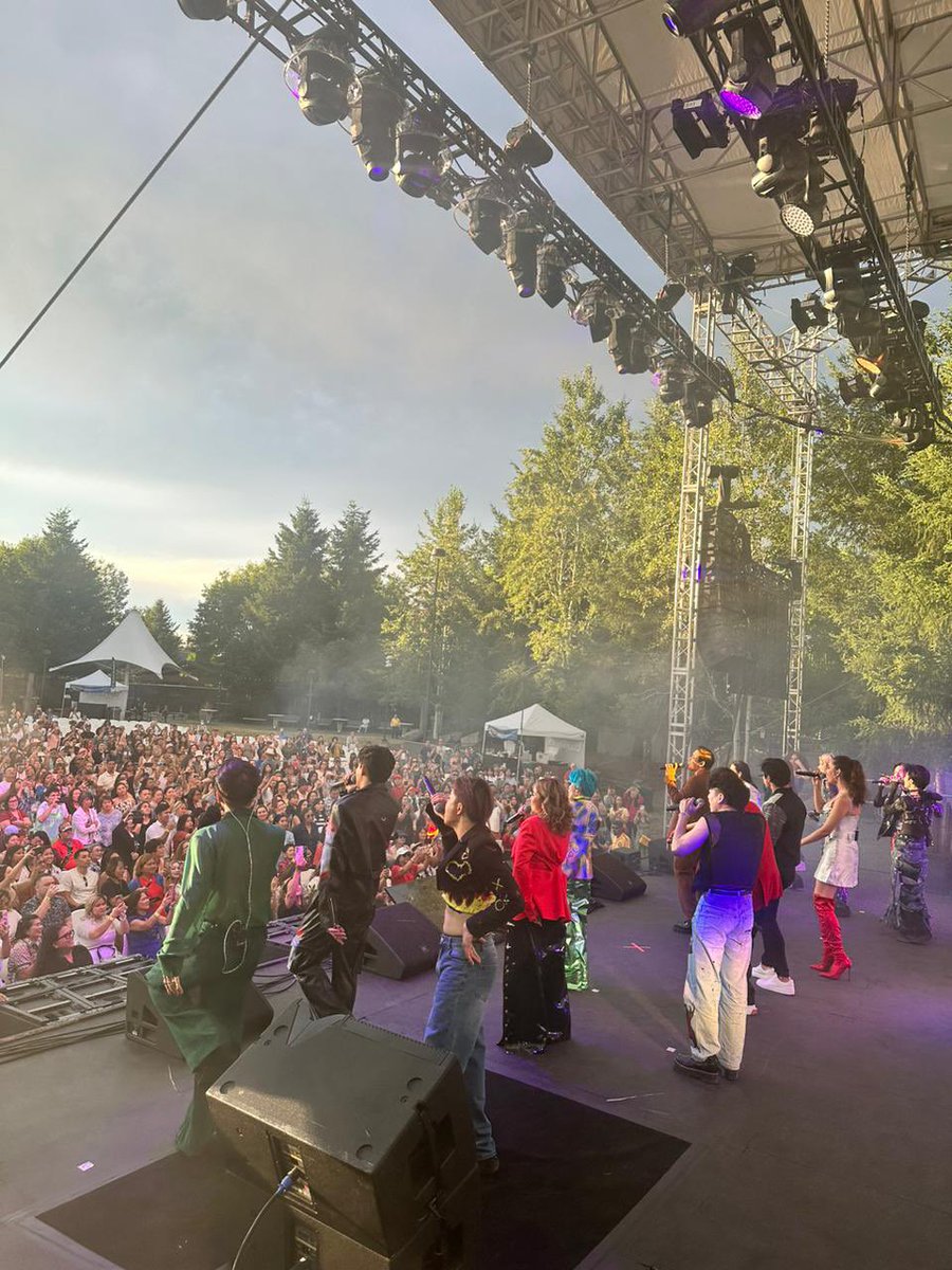 vxonofficial's tweet photo. Thank you Seattle! 🖤 

#CSALLStar https://t.co/G9twzYdhKP