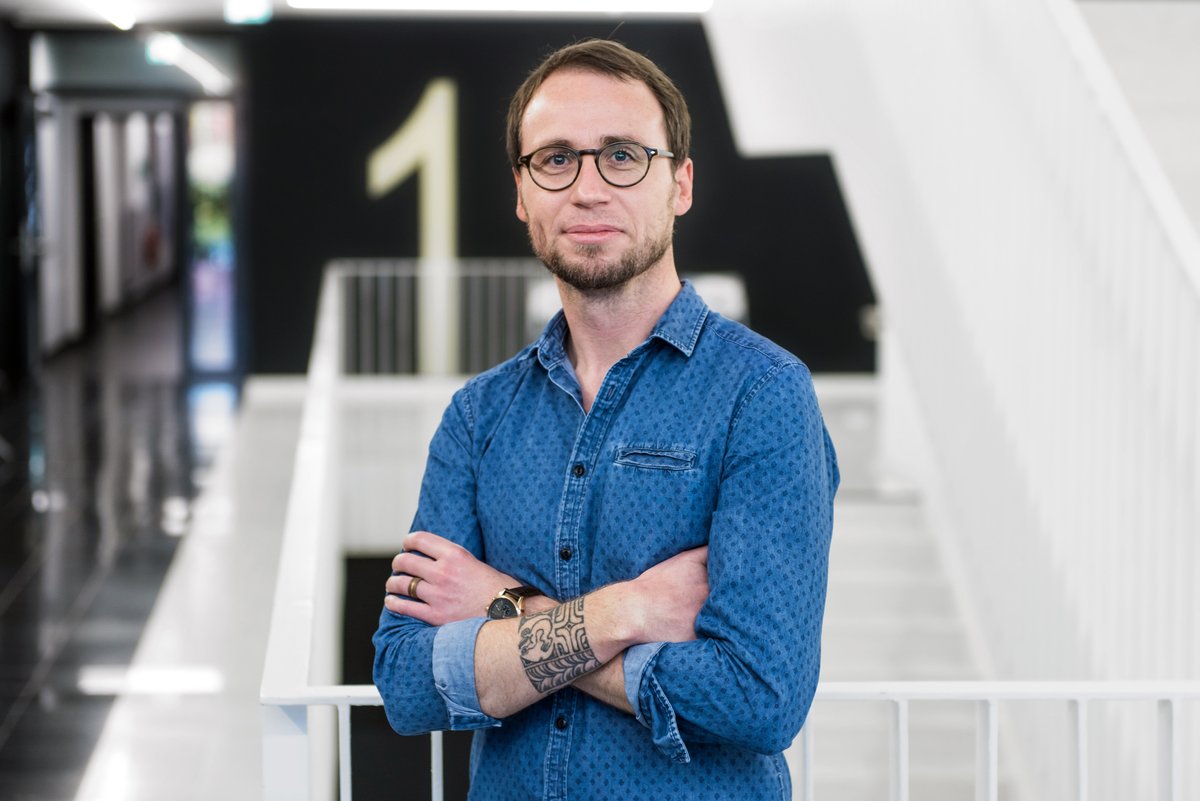 unimedizinhalle's tweet photo. Seit 1. Juli 2023 ist Tony Gutschner neuer Professor für #RNA-Biologie und #Pathogenese @unimedizinhalle @UniHalle.
Er erforscht #Krebs auf molekularer Ebene und entwickelt neue Ansätze, um Tumorerkrankungen besser zu verstehen &amp; zu behandeln. #Forschung

https://t.co/ob1T7beXei https://t.co/3199pKmNz3
