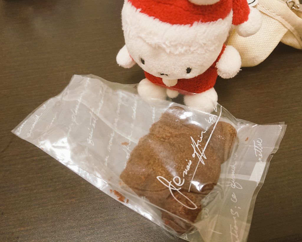 わぁい💕🥰🐰

くましゃんケーキ🧸いただいたよ❤️🐰

かわいい❤️🥰🤤🐰

あっ、、、みーたんそこから‼️🐻

おいち❤️😋🐰

あ‼️おかおが、、😭🐰