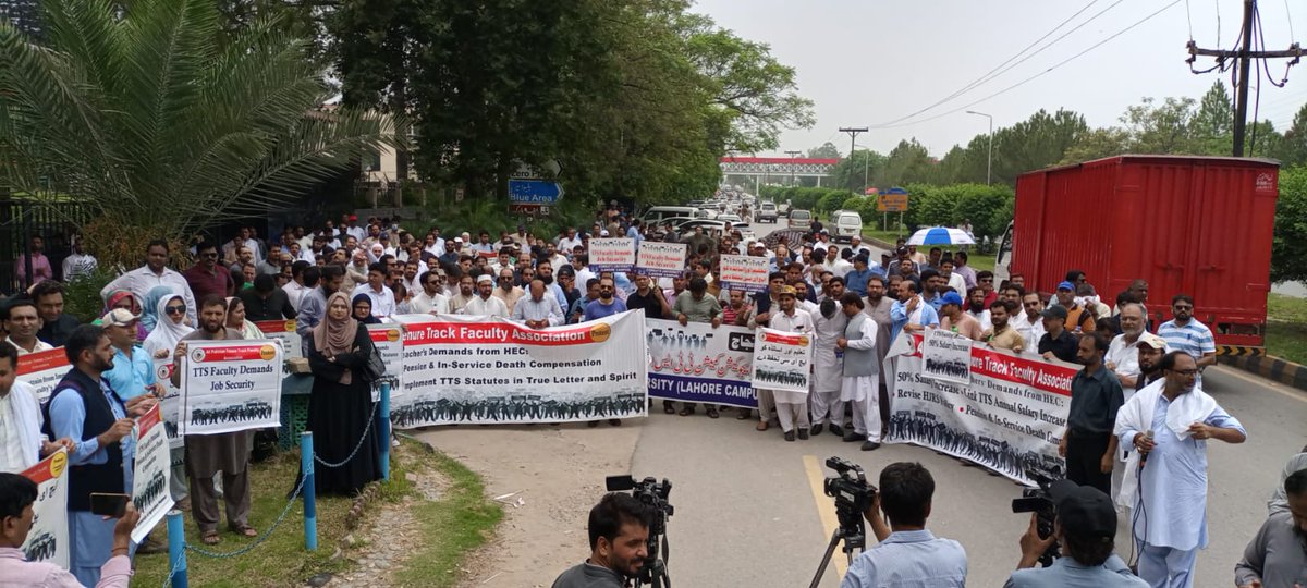 #TTS Faculty Protest Against #HEC  Chairman <a href="/MAhmedhec/">Dr Mukhtar Ahmed</a>  incompetency/incapability. He has failed to formalize implementation of  already approved salary linkage. <a href="/CMShehbaz/">Shehbaz Sharif</a> <a href="/PakPMO/">Prime Minister's Office</a> <a href="/SenatorMushtaq/">Senator Mushtaq Ahmad Khan | سینیٹر مشتاق احمد خان</a> <a href="/SaleemKhanSafi/">Saleem Safi</a> <a href="/betterpakistan/">Ahsan Iqbal</a> <a href="/RTanveerPMLN/">Rana Tanveer Hussain</a>