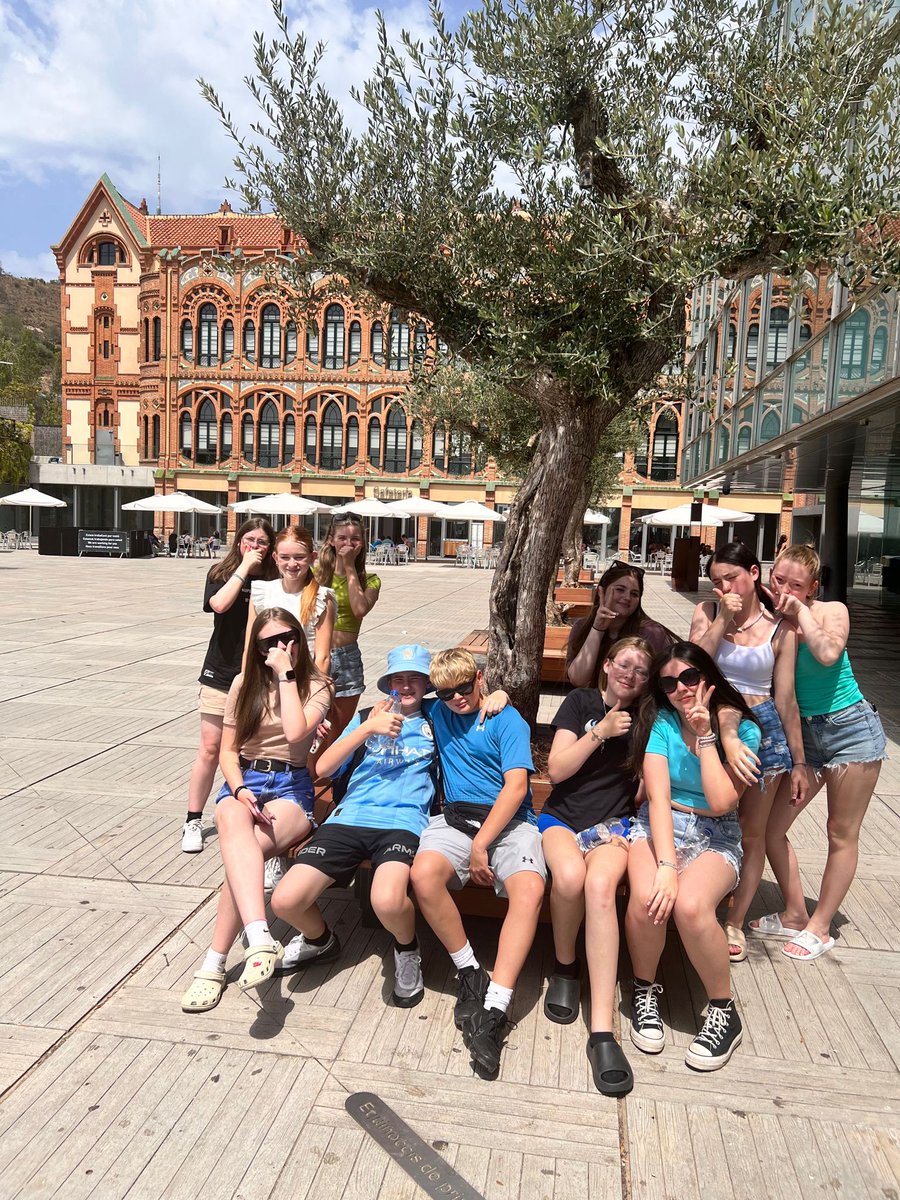 NorthChadMFL's tweet photo. Great day visiting La Sagrada Familia. The pupils loved learning about Antoni Gaudí and modernism  @NorthChadderton @NorthChad_KS3 #mfltwitterati #mflmatters #mfl https://t.co/YJWVpptDkQ