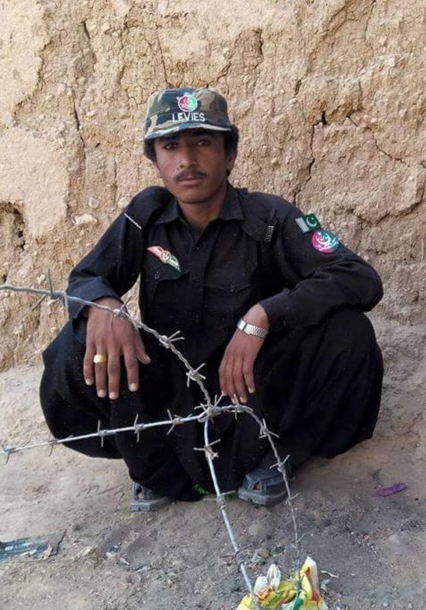 لیویز اہلکار دادن ولد شئے حان بگٹی کو گزشتہ دن فورسز نے سوئی چھاؤنی بلا کر اسے لاپتہ کردیا۔ 

دادن کے اہلخانہ کا کہنا ہے کہ ان کا بیٹا لیویز میں ملازم ہے اور یہی ان کے گھر کا واحد سہارہ ہے جس کے زندگی کو خطرات لاحق ہیں اور علی حکام ان کی بازیابی کیلئے کردار ادا کریں 1/2