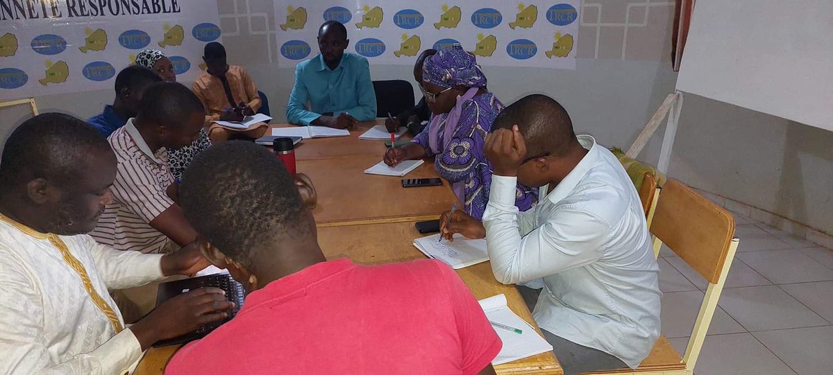 OMojedec's tweet photo. Ce jour lundi, 17-07-23, le #personnel du #MOJEDEC était en #Réunion_hebdomadaire de #planification et de suivi des activités de l'#ONG.
Ordre du jour :
1. Informations
2. Présentation des activités mis en oeuvre par projet/programme
3. Perspectives par projet/programme
4.Divers https://t.co/gYiaVmTaH2