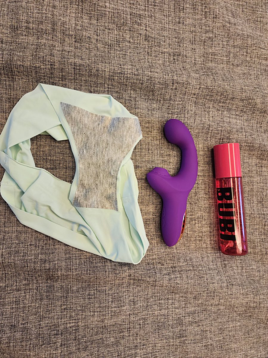 지금 마눌과..❣️
빠꾸리하러 모텔에서
욕실에있는 마누라 사진이
꼭 도촬하는것같네 ㅋ
비도 주룩주룩~
오늘 니년 봊이물도
주룩주룩하게 해주마☠️