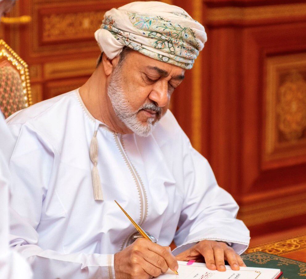 AhmedAlawadhii's tweet photo. أتمنى من ولي الأمر السلطان هيثم رعاه الله التدخل في حل وإلغاء منظومة #اجادة أو تغيير سياستها ،والتي سلبياتها تفوق التوقع.

فمنذ يوم الأمس جدل وزعل واستياء من منظومة #اجادة في مجموعات الموظفين وقبل أيام كان في مجموعة مؤسسة أخرى.

انطباع غير طيب للمنظومة والتي ستفقد الحافز للموظف! https://t.co/Bzk9JyBgcn