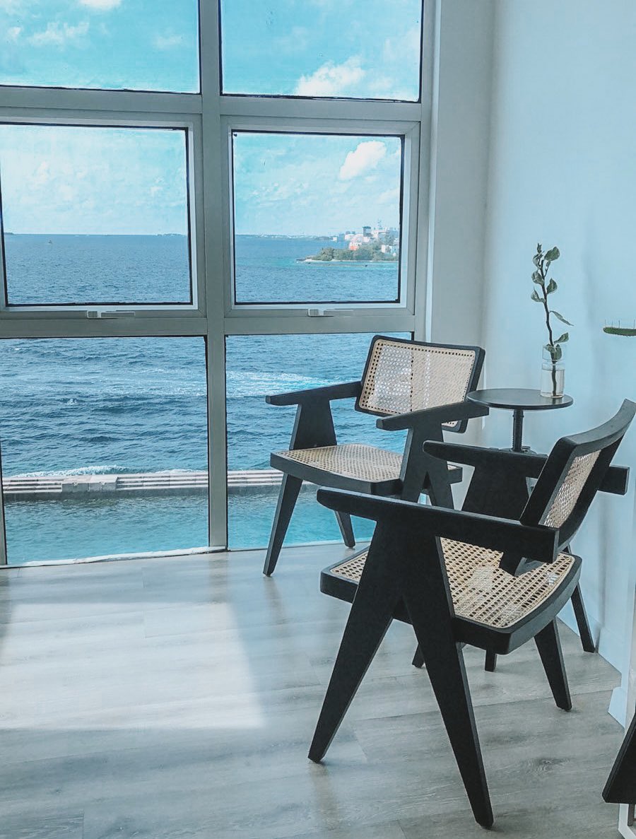 Jeanneret-Vilu chair in our client office in Male 🪑bring comfort and style to your home or office with our Vilu chairs. A reproduction of the famous Pierre Jeanneret 1950s design, handmade using teak wood and natural rattan.
📍Bokarumaa hingun lot 11269 HLM
📞 +960 9735811