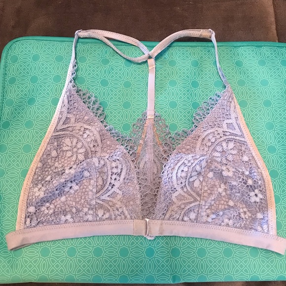 venvus's tweet photo. So good I had to share! Check out all the items I'm loving on @Poshmarkapp #poshmark #fashion #style #shopmycloset #chicos #cccalifornia #victoriassecret: https://t.co/xBj8ZizZnm https://t.co/85DWqjaTog