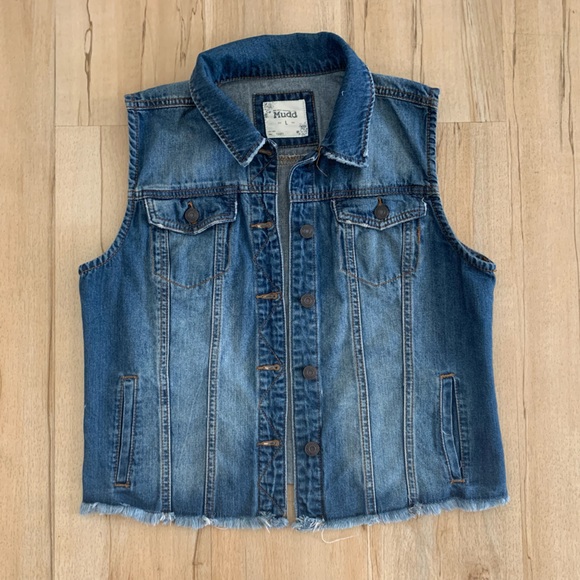 micely6391's tweet photo. So good I had to share! Check out all the items I'm loving on @Poshmarkapp #poshmark #fashion #style #shopmycloset #mudd #disneylandresort: https://t.co/XPxdvPZ0el https://t.co/zbV1rFfQir