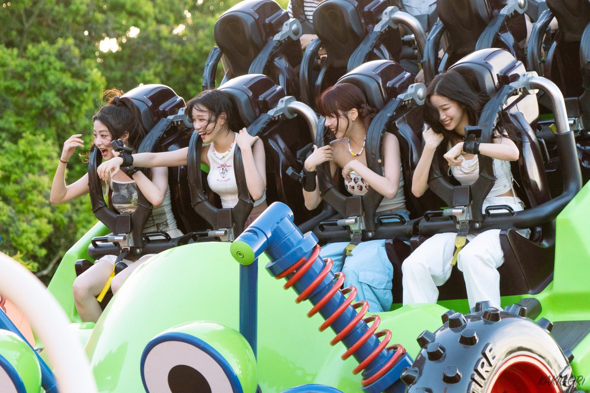 Kakigori0710's tweet photo. 230710 香港迪士尼樂園
Hong Kong Disneyland
#르세라핌 #LESSERAFIM #LE_SSERAFIM
#CHARWON #김채원 #金采源
#YUNJIN #허윤진 #許允真
#EUNCHAE #홍은채 #만채 #洪恩採
#KAZUHA #카즈하 #中村一葉 https://t.co/KCptn2NKuE