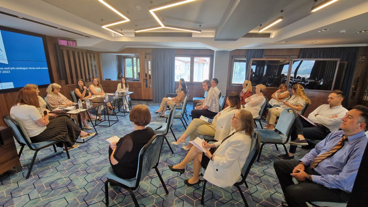 🚩Decision-makers and practitioners dealing with the #humanresourcemanagement area from the region last week in #skopje learned from one another & EU member states about developing #jobdescriptions, catalogues, and evaluations. 
👉respaweb.eu/0/news/580