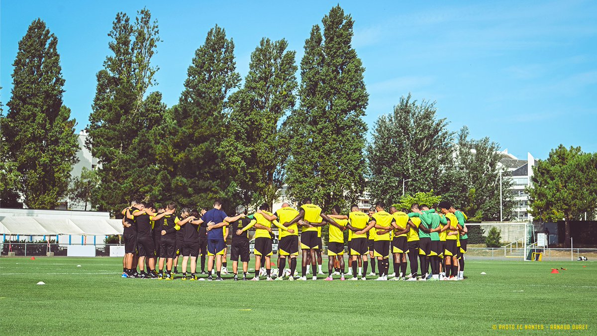 En la mémoire de notre Bud' 🖤

En hommage à Robert Budzynski, nos Jaune et Vert se sont recueillis afin de respecter une minute de silence.