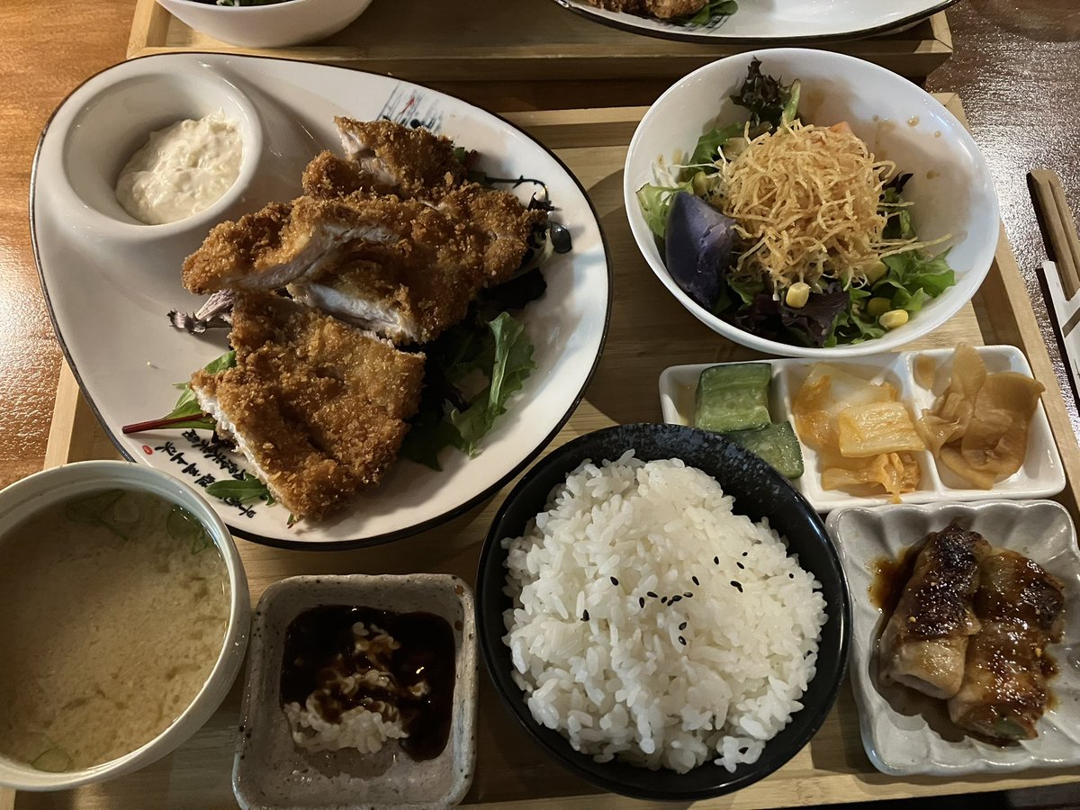 tsune_0719's tweet image. こちらの会社の方に気を遣って貰い夕飯ご馳走になりました。#kuo #gabba