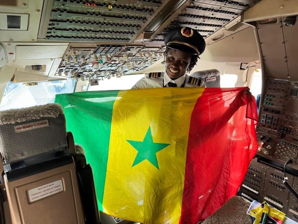 🇸🇳La sénégalaise, l’OPL Khady Ndiaye est la première femme pilote d’origine sénégalaise aux commandes d’un avion de ligne commercial.
Une belle inspiration pour toutes les jeunes filles.
#FemmeLeader
#Delta