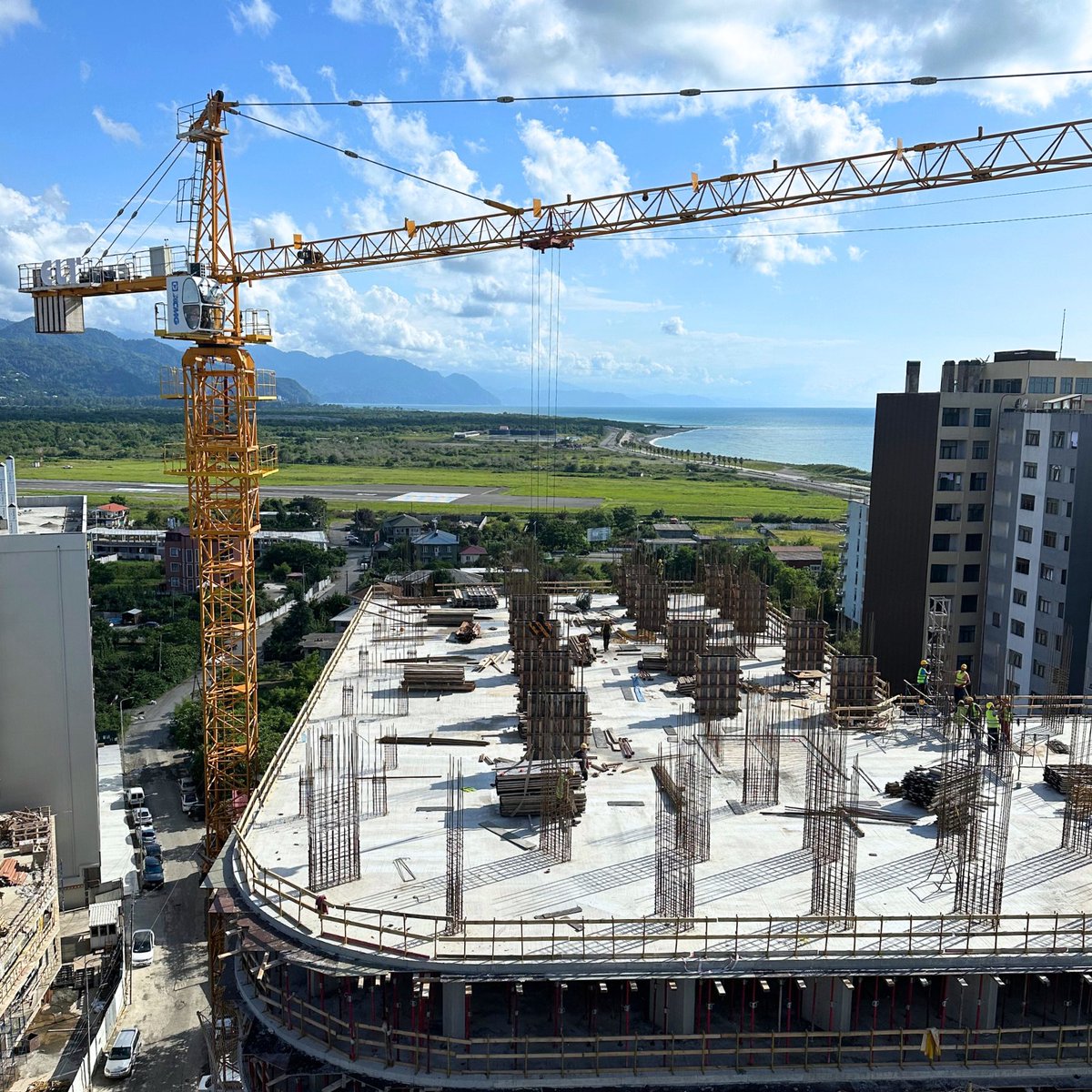 EltBuildingdv's tweet photo. 📷  Check out the #construction process of the ELT Quarter.  Invest in an apartment in #Batumi's new boulevard, on the first line of the sea, with well-equipped infrastructure and the best investment opportunities. https://t.co/qjYdKS2Hs7