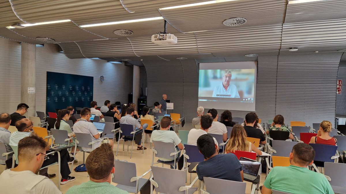 🛜 Joining us online, we are delighted to have Maximilian Fleischer from <a href="/Siemens/">Siemens</a> Energy at #LICROX Symposium.

🎤 As the first External Advisory Board member to take the stage, he is sharing insights on the energy storage needs in green molecules.

#EUproject