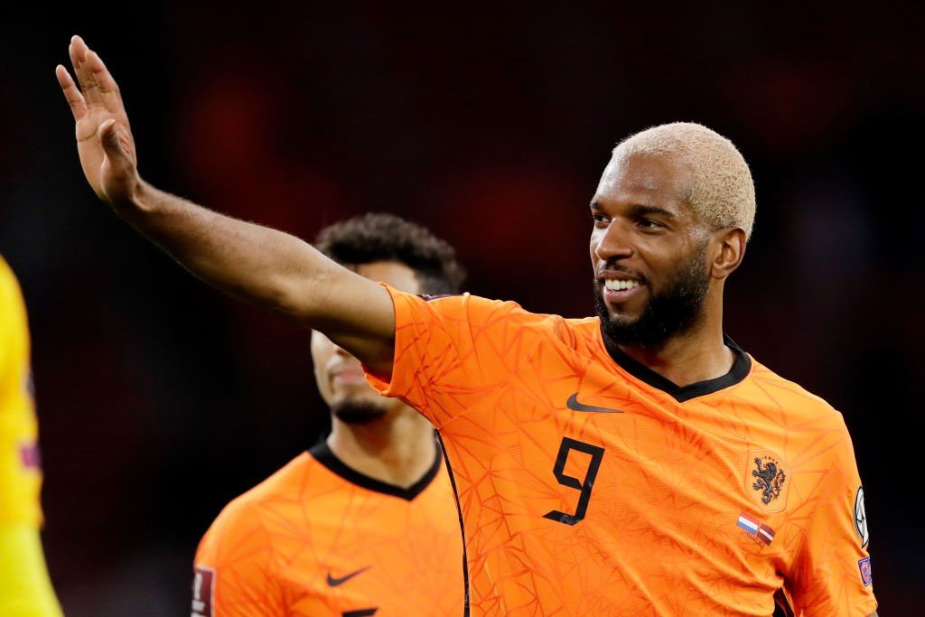pusholder's tweet photo. Ryan Babel: "Ev sahibim kiraya %100 oranında zam yaptı. 

Türk Lirası 10 yıl sonra nerede olacak? Türkiye'ye ilk geldiğimde Dolar 2.6 civarındaydı bugün 26 TL'yi geçti." https://t.co/oxWPDwxme3