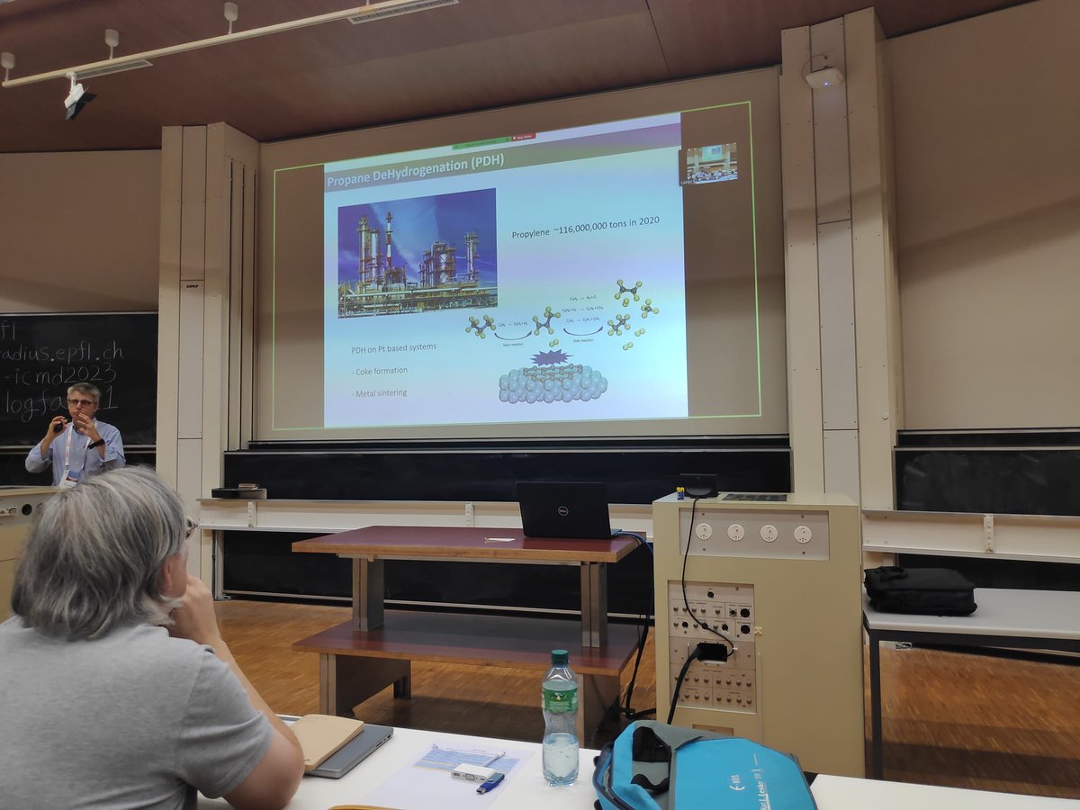 CAPGC23's tweet photo. Next, Paolo Fornasiero, from @UniTrieste, gave a riveting talk on "The metal/non-metal trajectory in sustainable chemistry", This lecture incited an interesting discussion with several members of the audience.
#CAPGC2023 #112CO2 #SUN2CHEM #hydrogen #methanedecomposition https://t.co/kjmVmG4gJl