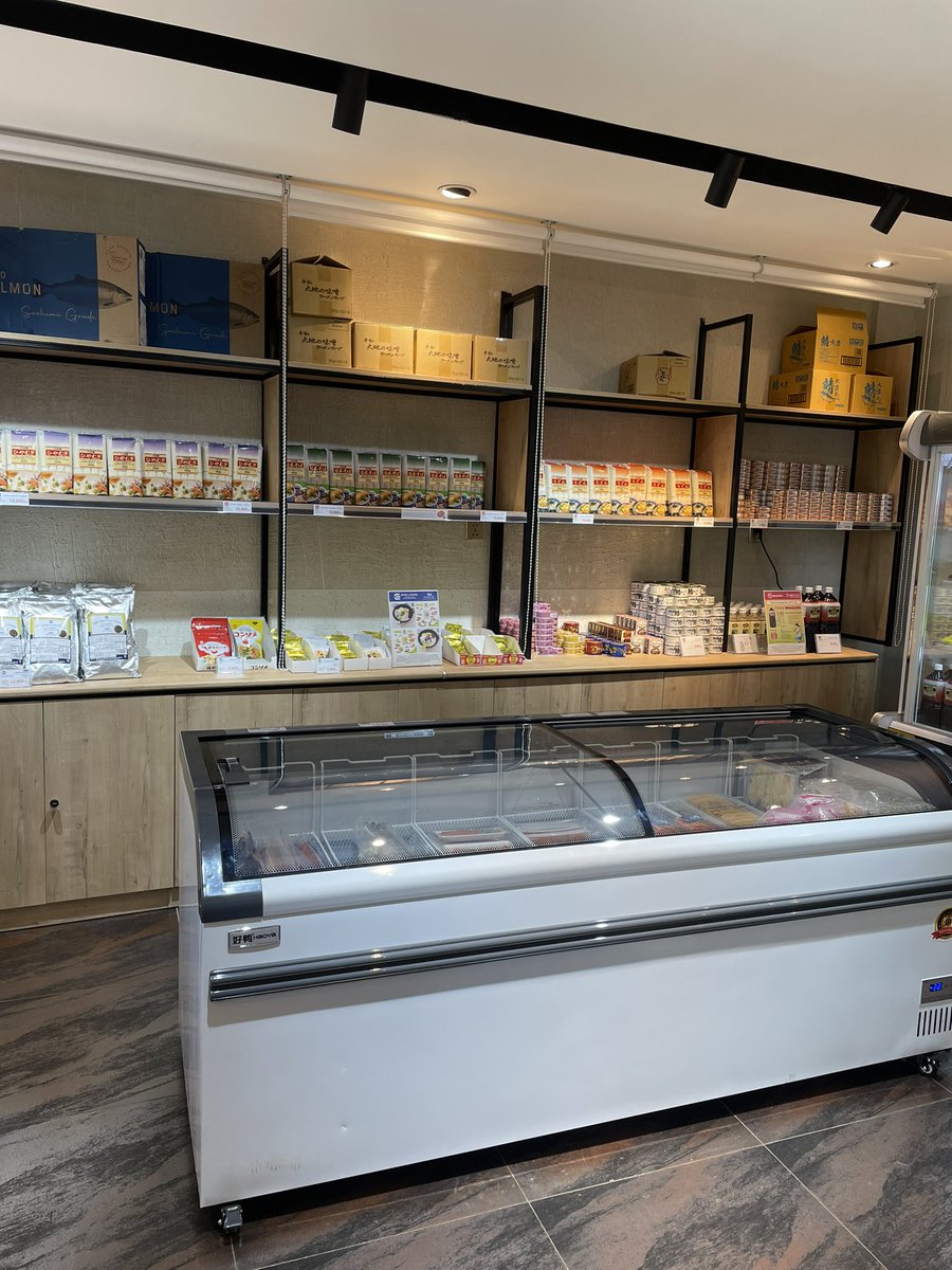 Японоос бүх бараагаа оруулдаг sushi 🍣 хийх материалууд зардаг дэлгүүр байдаг юм байна Та нар ч мэдэх байхдаа