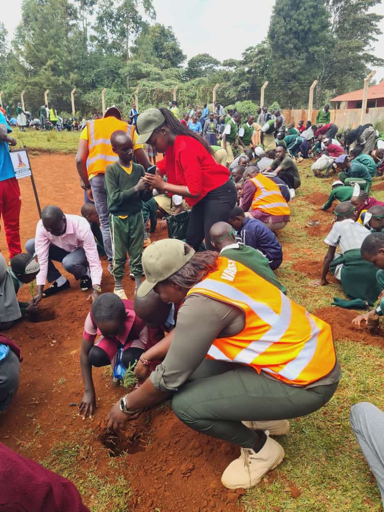 MentorsTrack's tweet photo. We’re always Striving to Build Stronger Communities. Join us in Spreading the Love ❤️ https://t.co/ZJclRChT6h
