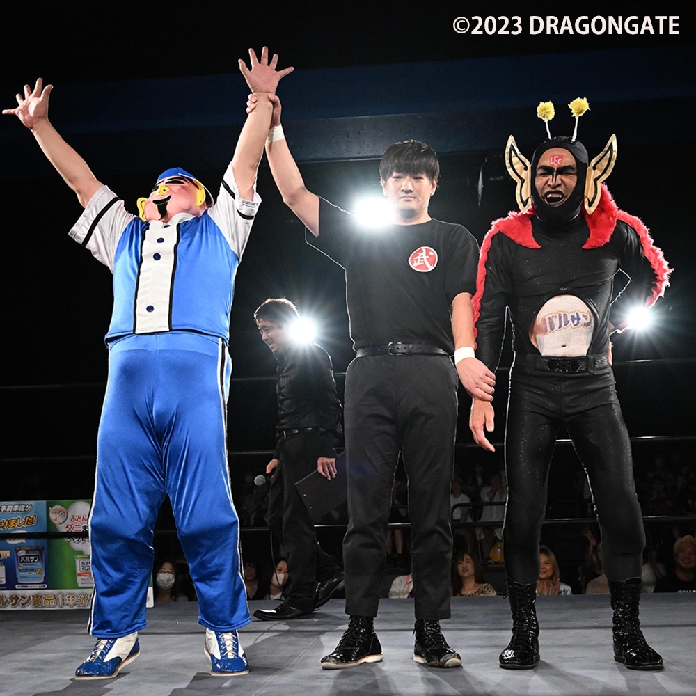 dragongate_pro's tweet photo. 【#DRAGONGATEmobile 情報】
#武勇伝_令 -Zero- Vol.2にて、オープン・ザ・お笑いゲート王座奪取に成功した #菊タロー 選手の独占インタビューをUPしました。
https://t.co/ZCMdEh2Jox→試合結果→7月8日 #新宿FACE
皆様の会員登録をお待ちしております。
#DRAGONGATE #ProWrestling
#DRAGONGATE_lec https://t.co/fvz2fJ2tNN