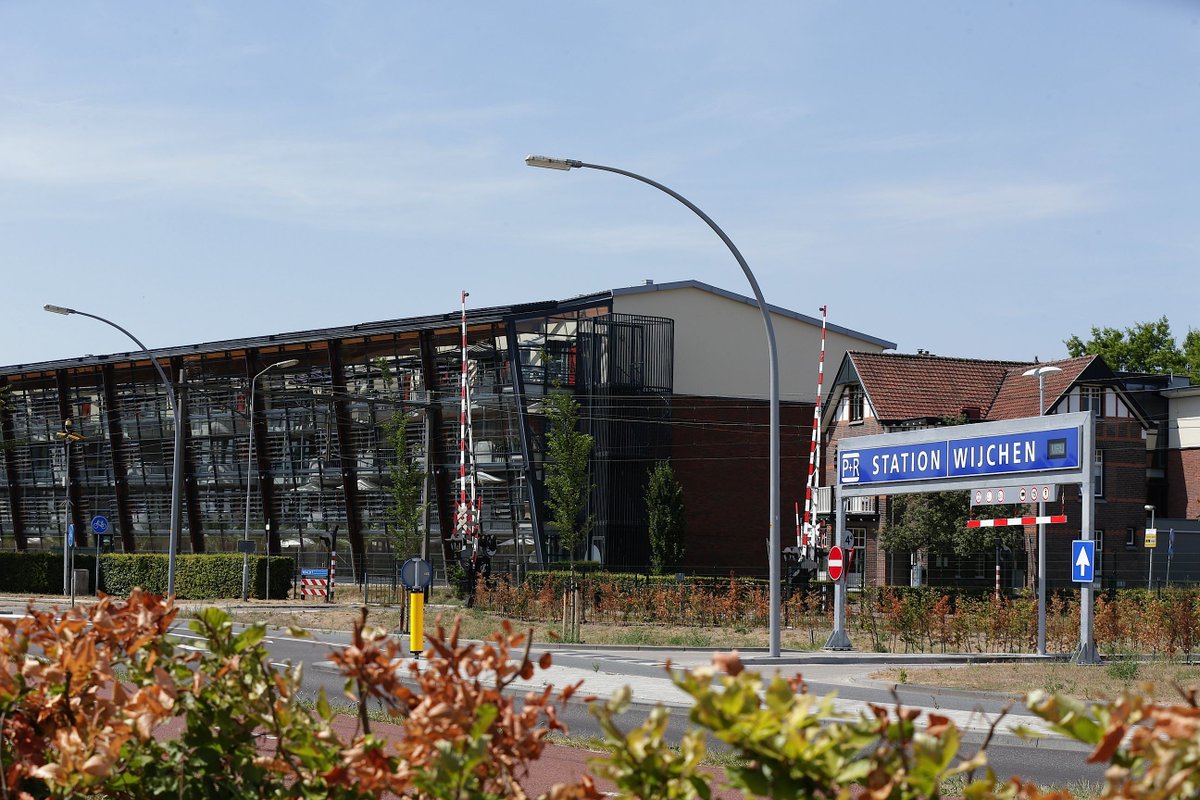 We sluiten de parkeergarage bij Station Wijchen tijdelijk af. Van 22 tot en met 31 juli repareren we scheuren in de betondekken. Je kunt je auto in die periode niet in de garage parkeren.