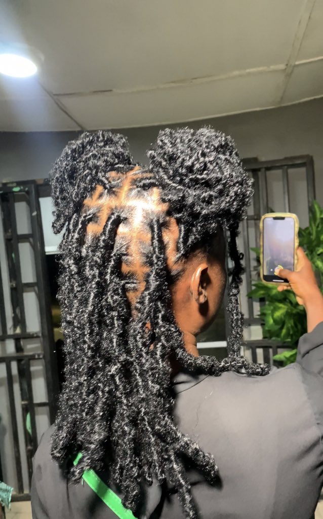 bymors_'s tweet photo. This style is fast be coming my most requested hairstyle and Iβm loving itπ
.
July bookings are still on,secure a slot for yourself
.
#fauxlocs #dreads #butterflylocs #braids #mors #morsdidit #morshair #ibadanhairstylist #ibadan #eleyele #trainwithmors https://t.co/i2TeU0ziFP