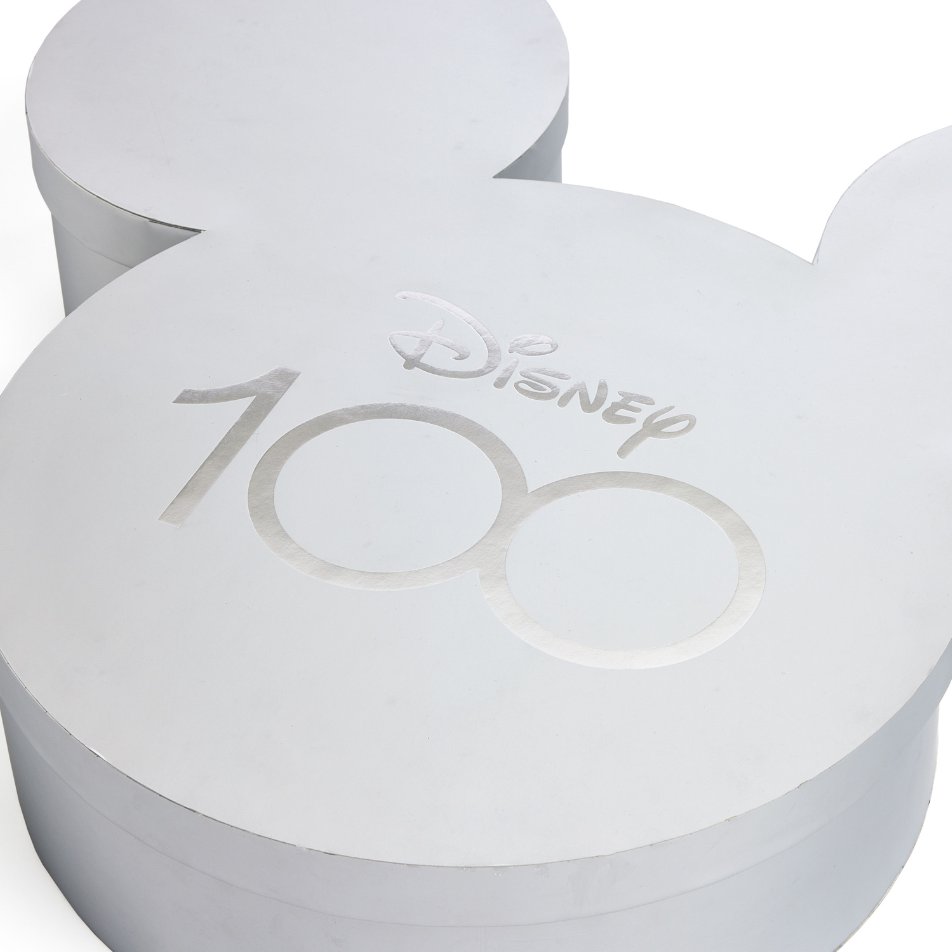 Our client came to us to produce this presentation packaging box celebrating 100 years of Disney.

Designed to house Mickey branded items these iconic boxes were covered with MirriH Silver, an anti-scuff lamination &amp; a gloss silver <a href="/Foilco/">Foilco</a> foil.

pureprint.com/portfolio/disn…